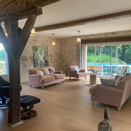 Maison Papillon Gite De Ressourcement Lusignan-Petit Buitenkant foto