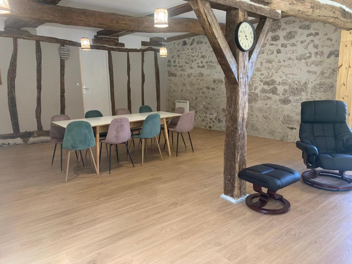 Maison Papillon Gite De Ressourcement Lusignan-Petit Buitenkant foto